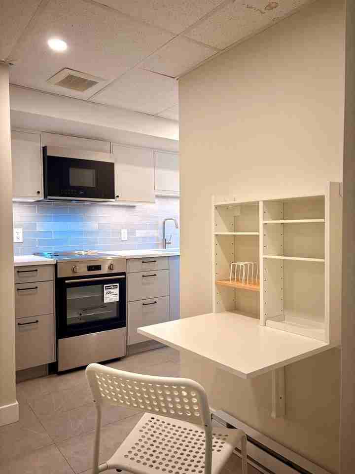 1770 Rideau Ave - Photo 3 of 11