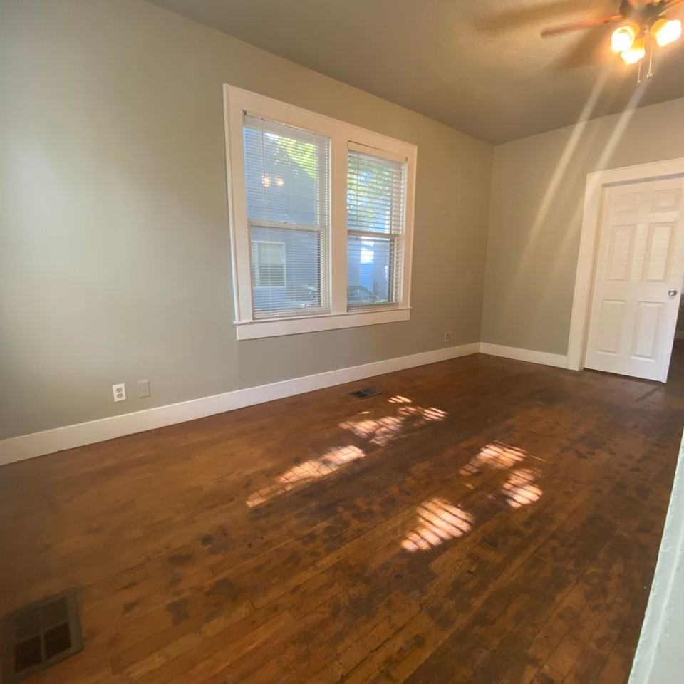 2714 2714 Whitis Ave - Entire House - Photo 3 of 37