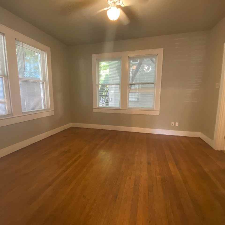 2714 2714 Whitis Ave - Entire House - Photo 5 of 37