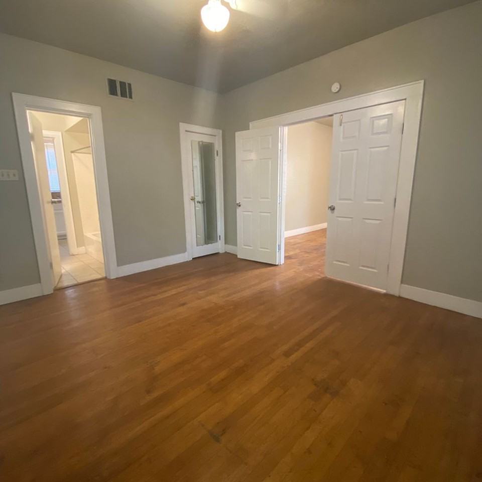 2714 2714 Whitis Ave - Entire House - Photo 6 of 37