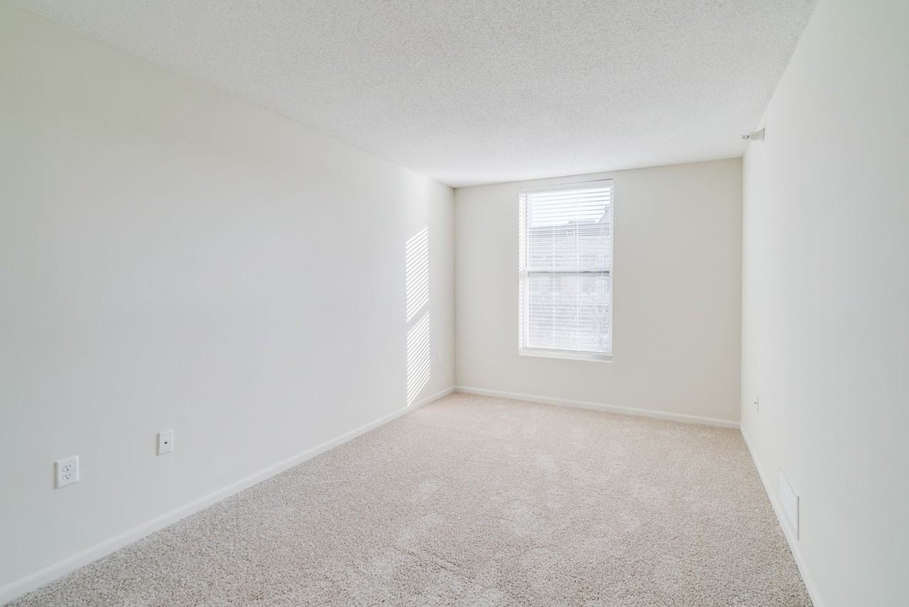 Neon Flats Apartments - Photo 3 of 32