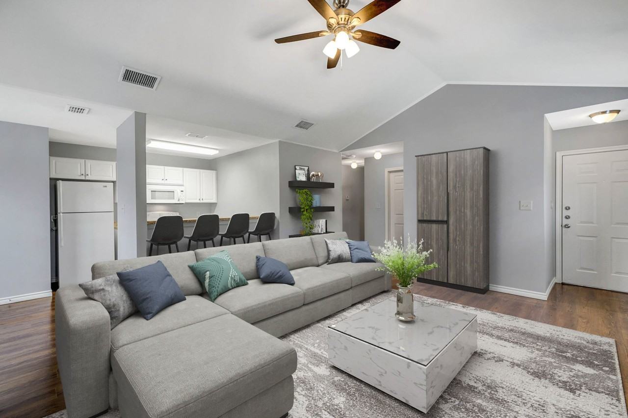 8732 Mansion Creek Cir - Photo 3 of 36