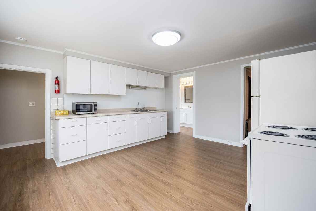 757 Holt Rd - Photo 5 of 44