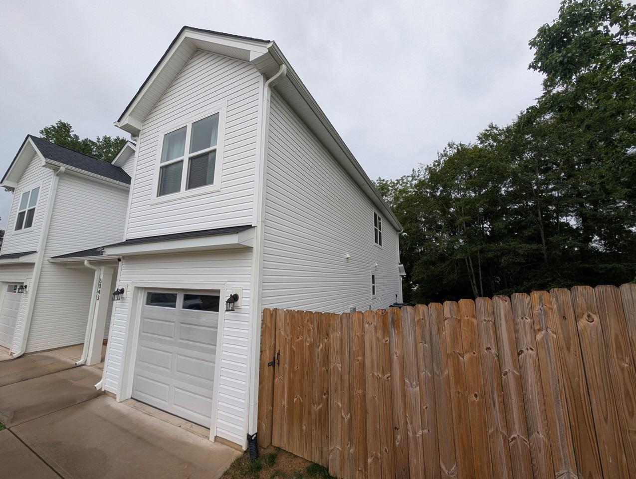 6043 Sullins Rd - Photo 3 of 29