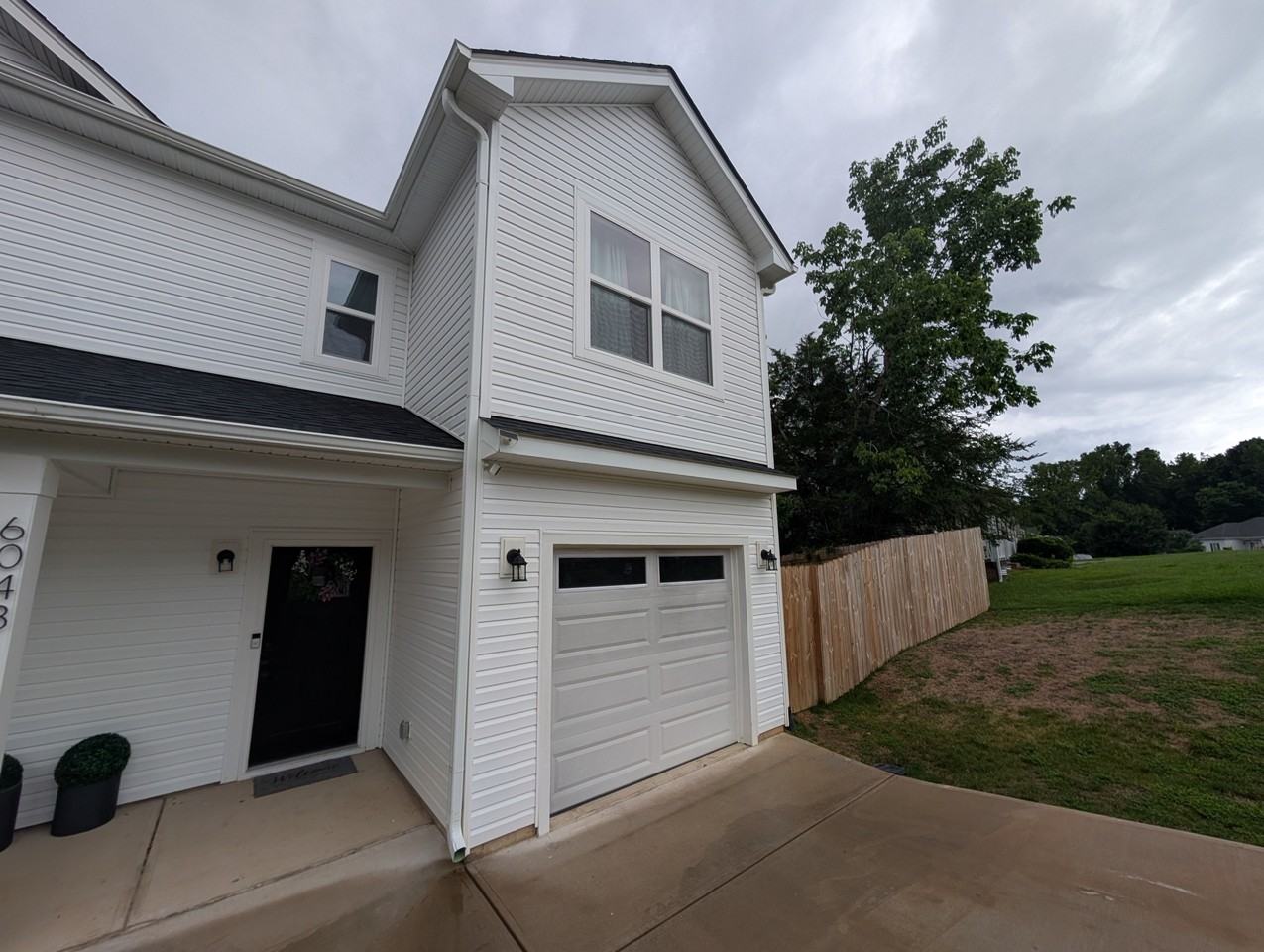 6043 Sullins Rd - Photo 4 of 29