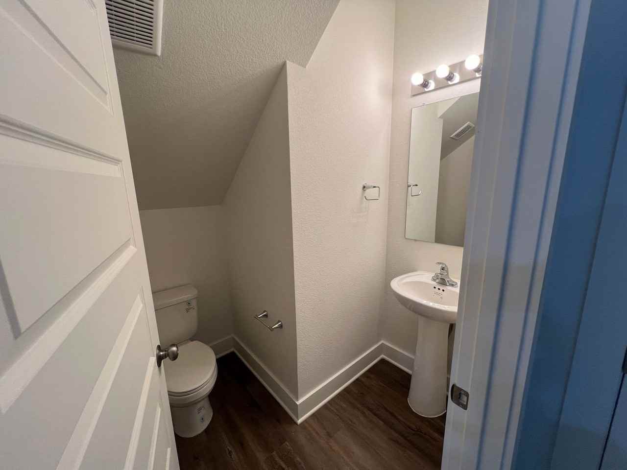 Allie Way - Photo 4 of 21