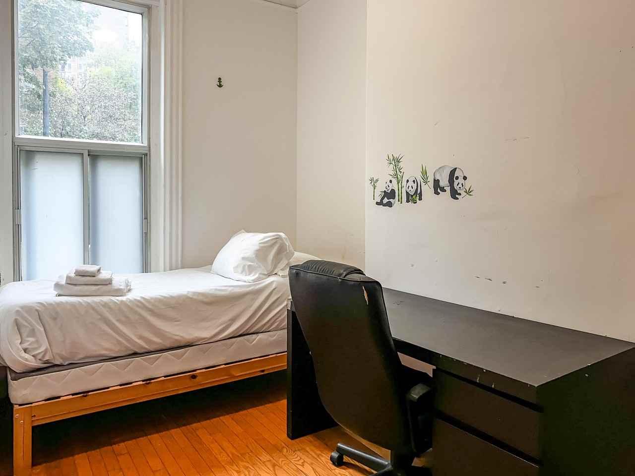 376 Rue Milton - Photo 3 of 14