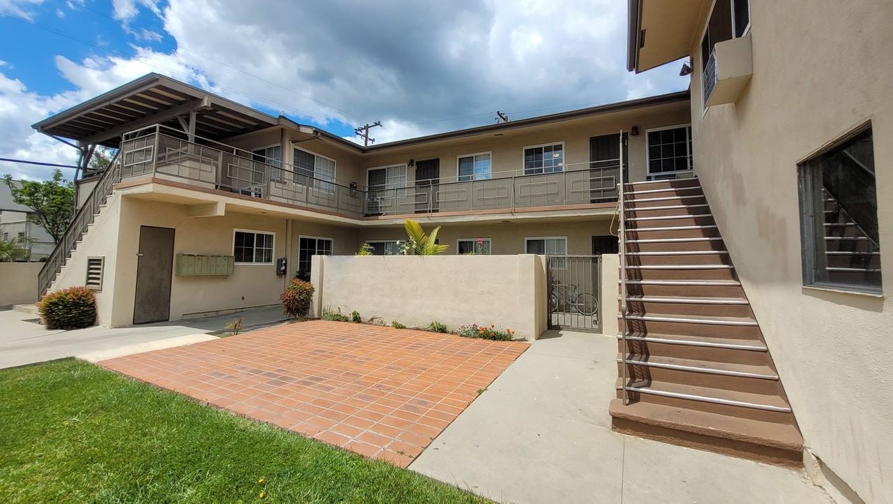 Upstairs Vacancy in West La Habra! - Photo 2 of 4