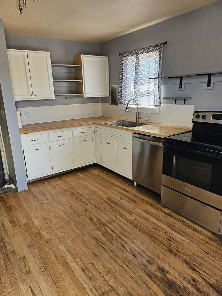 2505 Carthage Ave - Photo 7 of 15