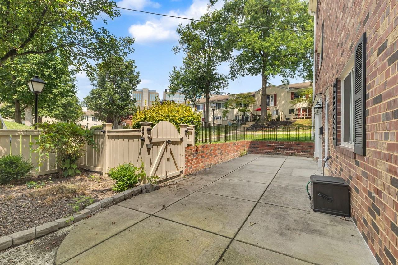 1565A N Van Dorn St - Photo 4 of 36