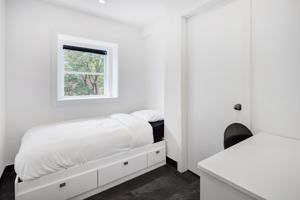 featured image of 1290 Avenue des Pins Ouest