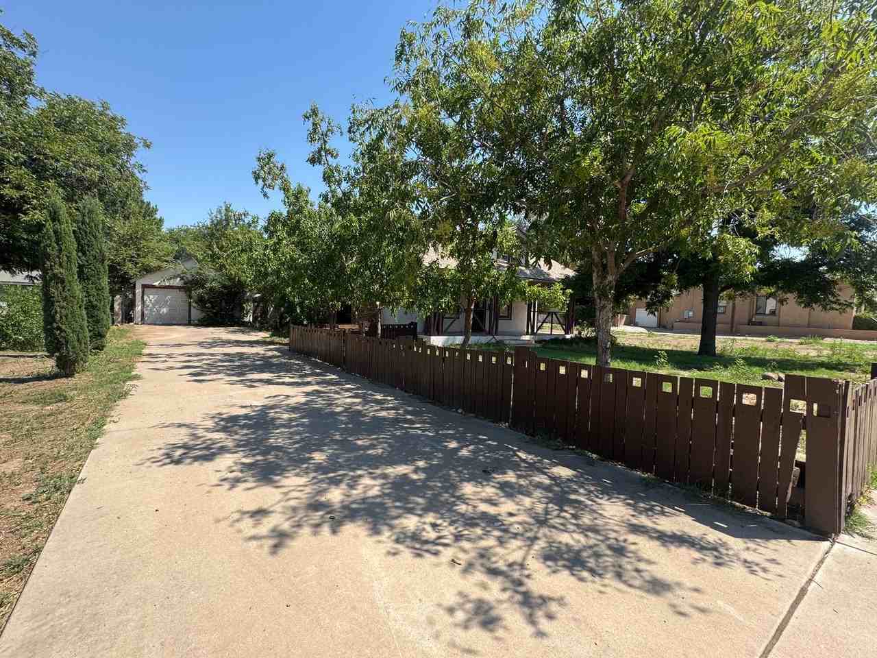 707 W 5th St - Photo 3 of 18