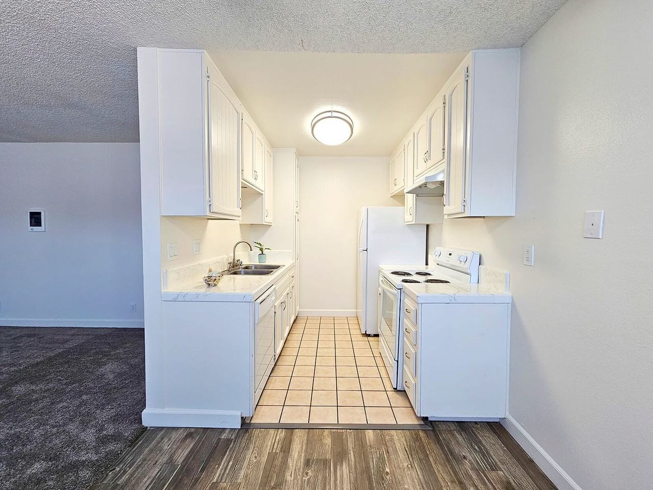 Royal Gardens - Photo 4 of 21