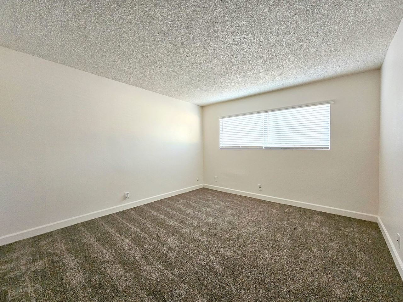 Royal Gardens - Photo 7 of 21