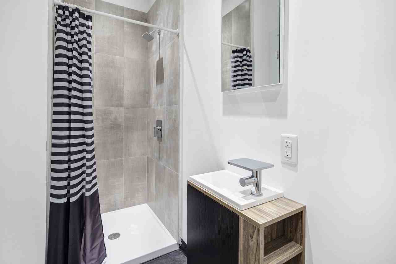 1290 Avenue des Pins Ouest - Photo 44