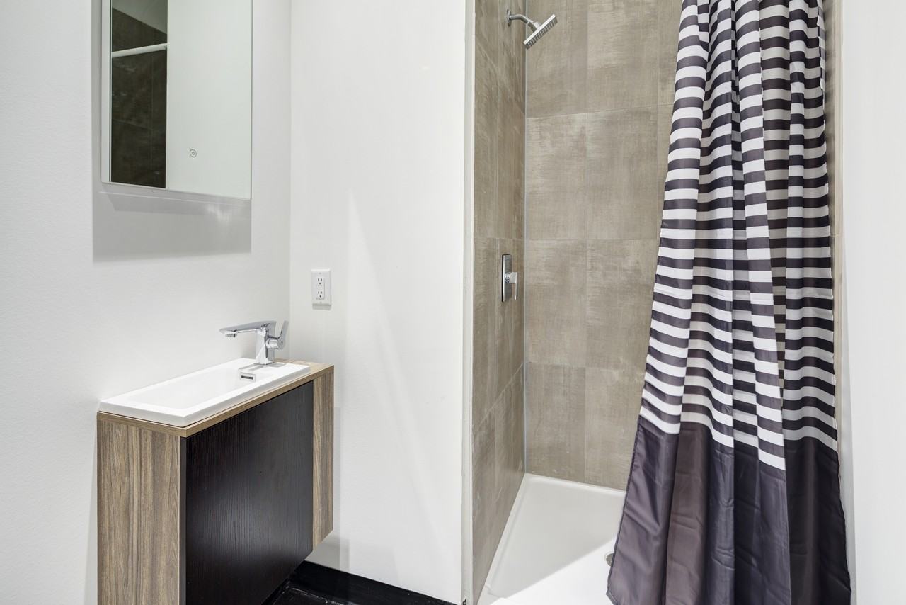 1290 Avenue des Pins Ouest - Photo 49