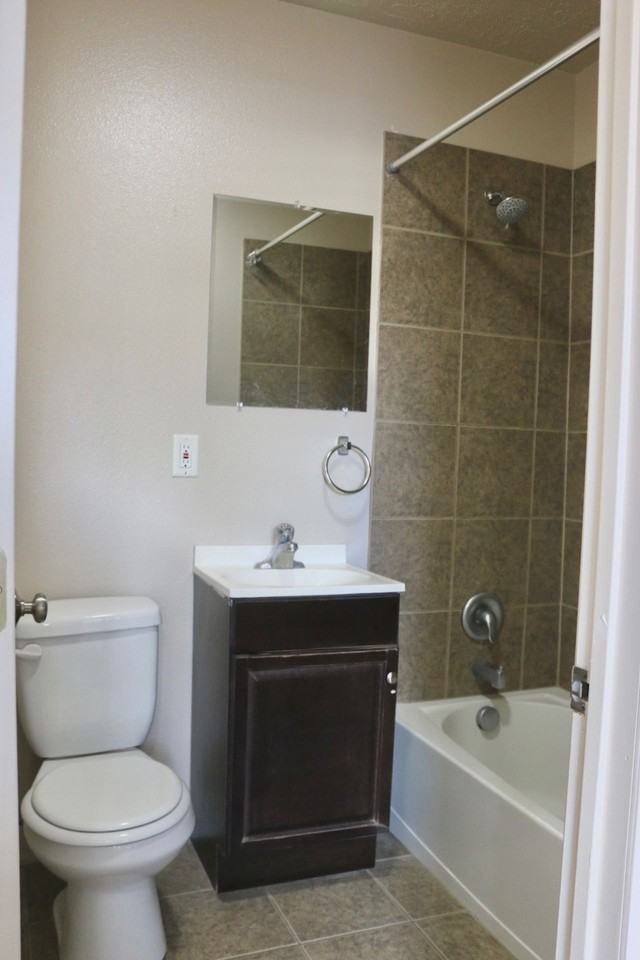 Astor Terrace - Photo 2 of 7