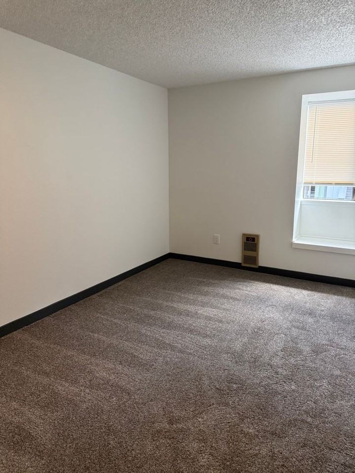 Davis Apartments - Photo 6 of 17