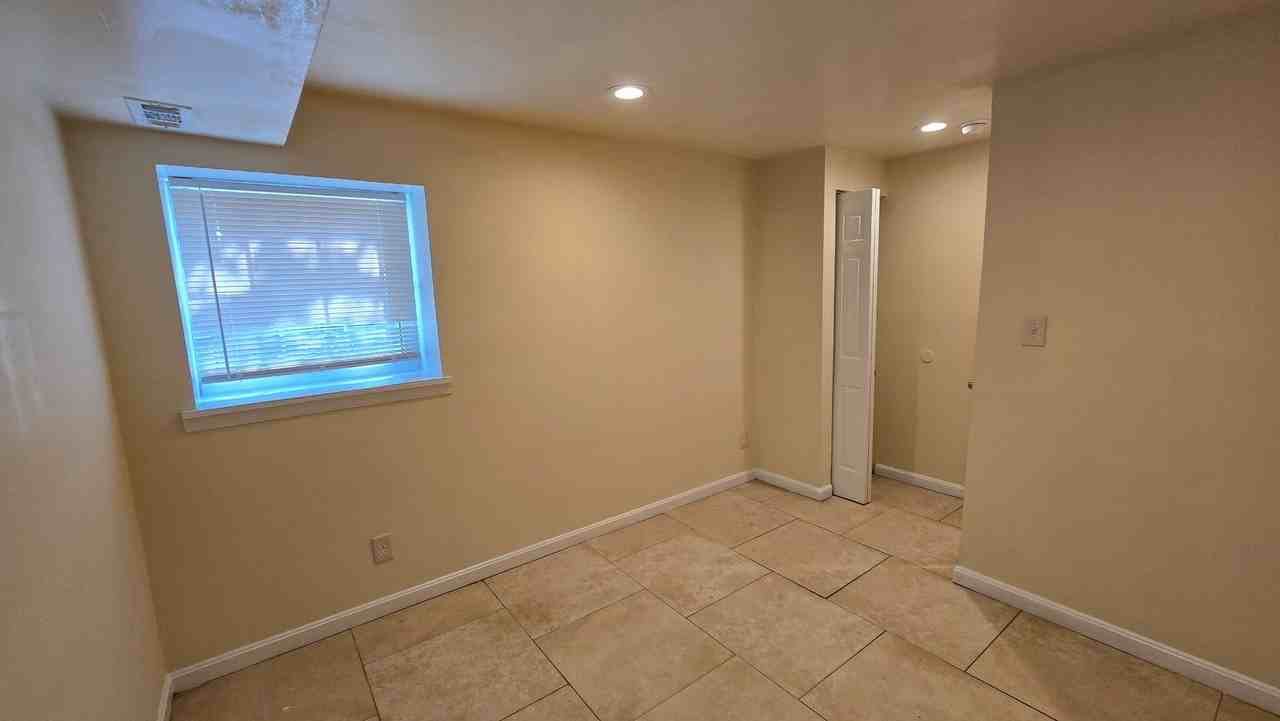 1736 Abbotston St - Photo 7 of 10