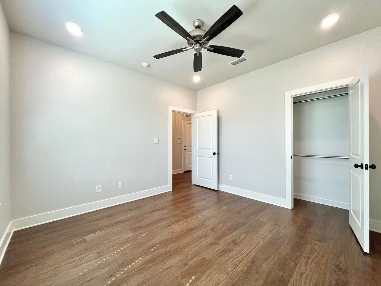 7012 Hillside Ave - Photo 6 of 35