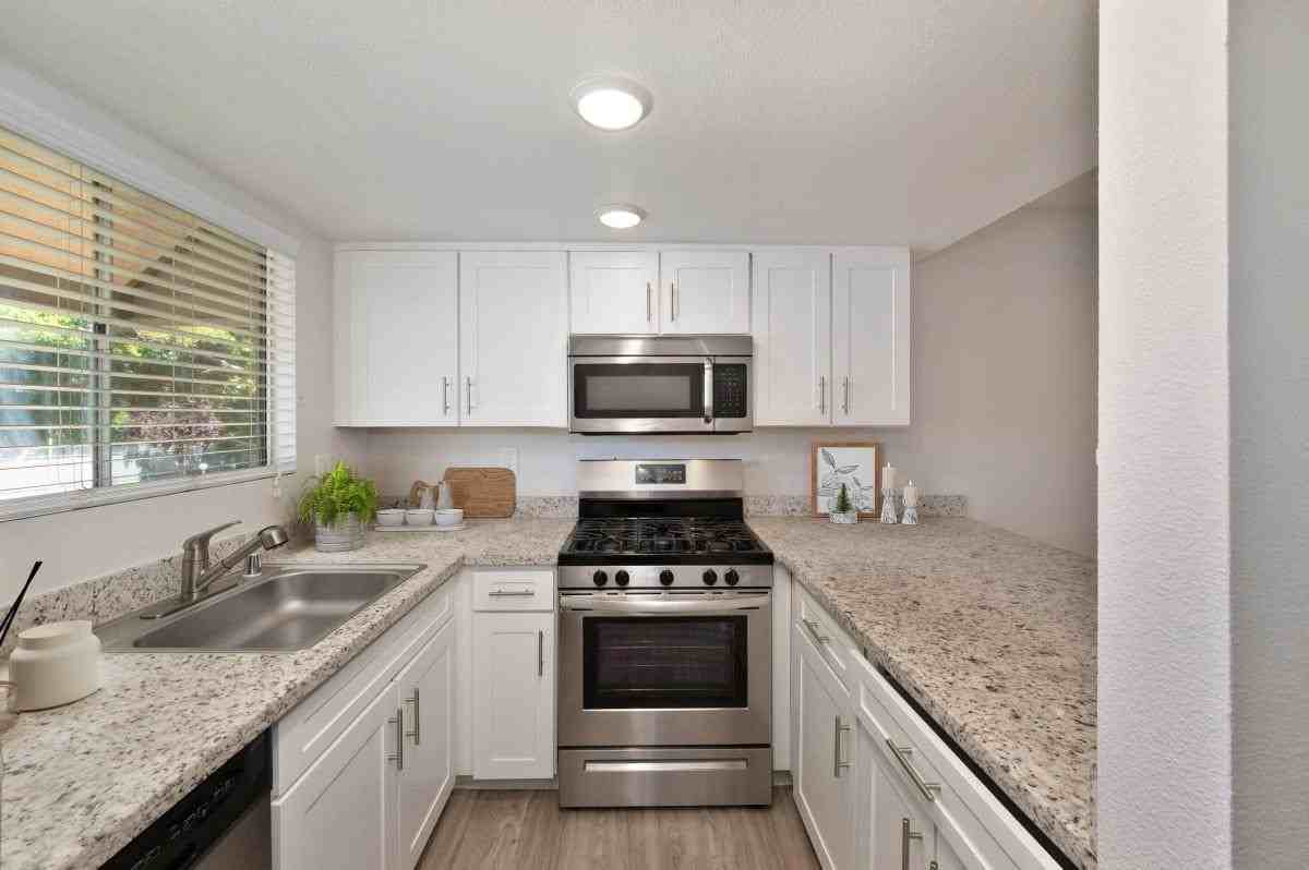 43100 30th St W - Photo 3 of 34