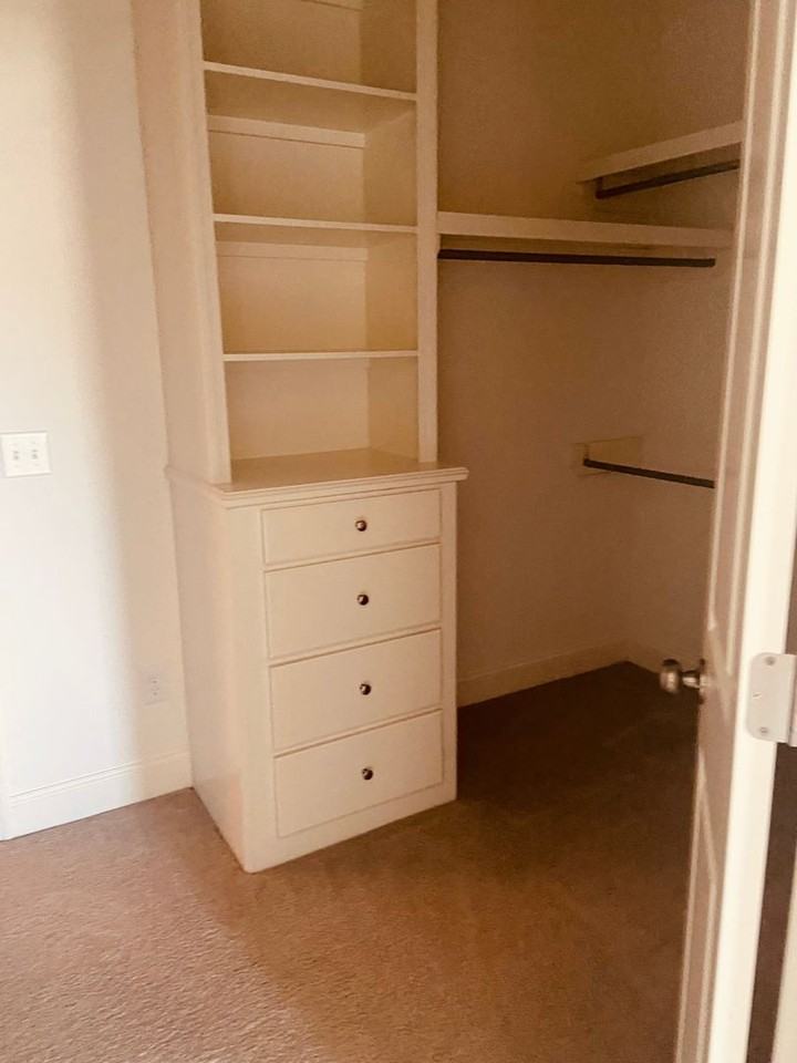 220 Buttonwood Ln - Photo 7 of 14