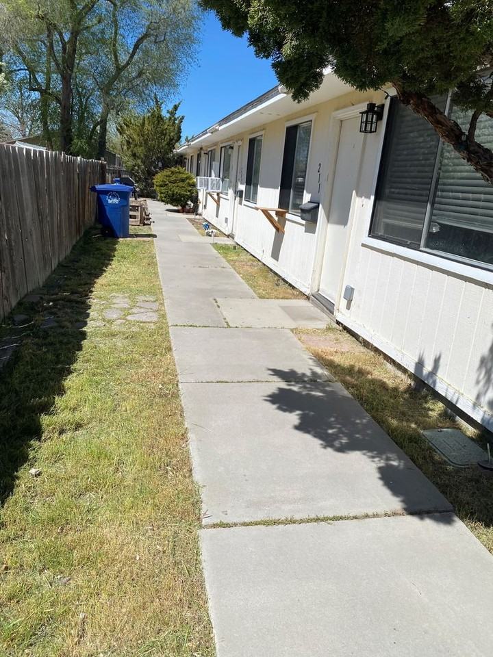 205 N Broadway St - Photo 2 of 4