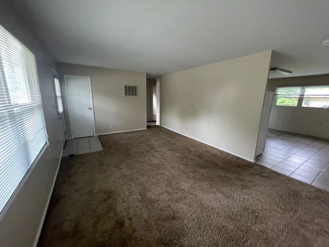 2204 Beck Ln - Photo 5 of 20