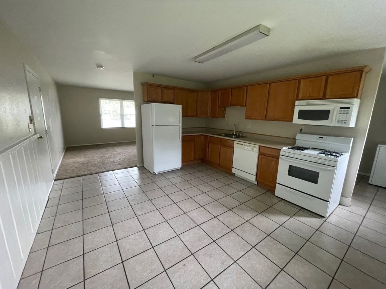 2204 Beck Ln - Photo 7 of 20