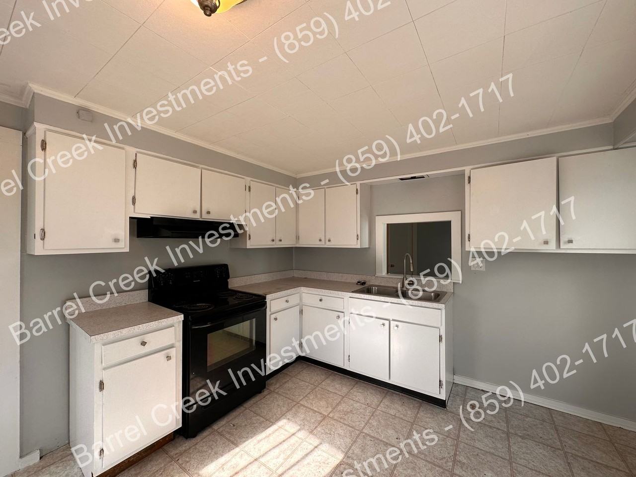 694 Higgins St - Photo 3 of 13