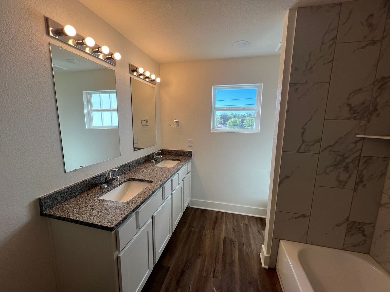 1810 Royal Loop - Photo 3 of 20