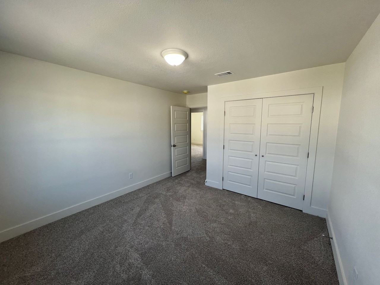 1810 Royal Loop - Photo 2 of 20