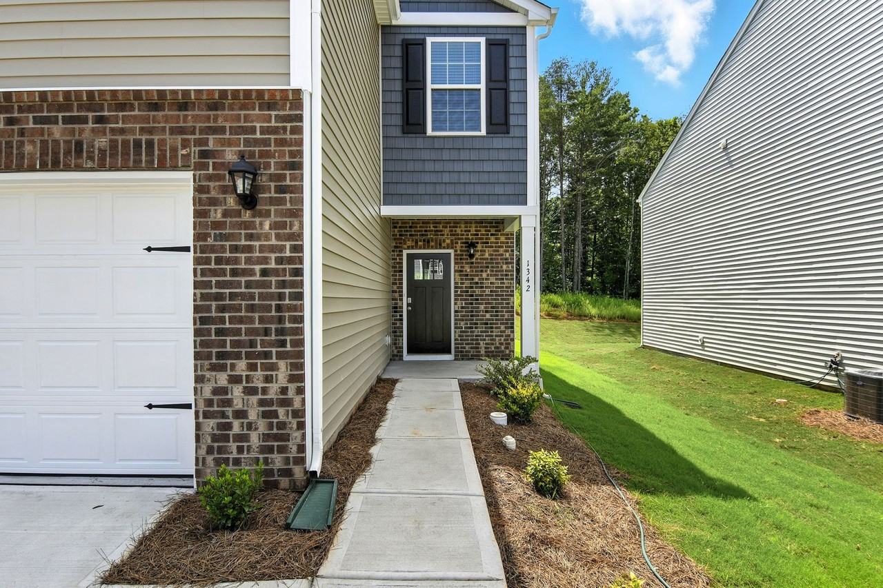 1359 37th Avenue Ln Ne - Photo 3 of 28