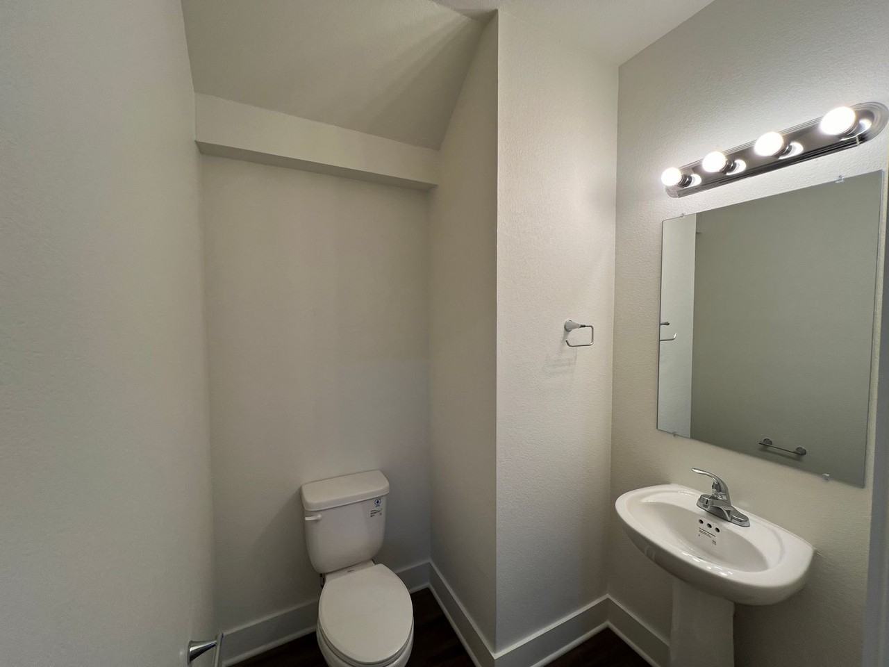 1822 Royal Loop - Photo 2 of 20