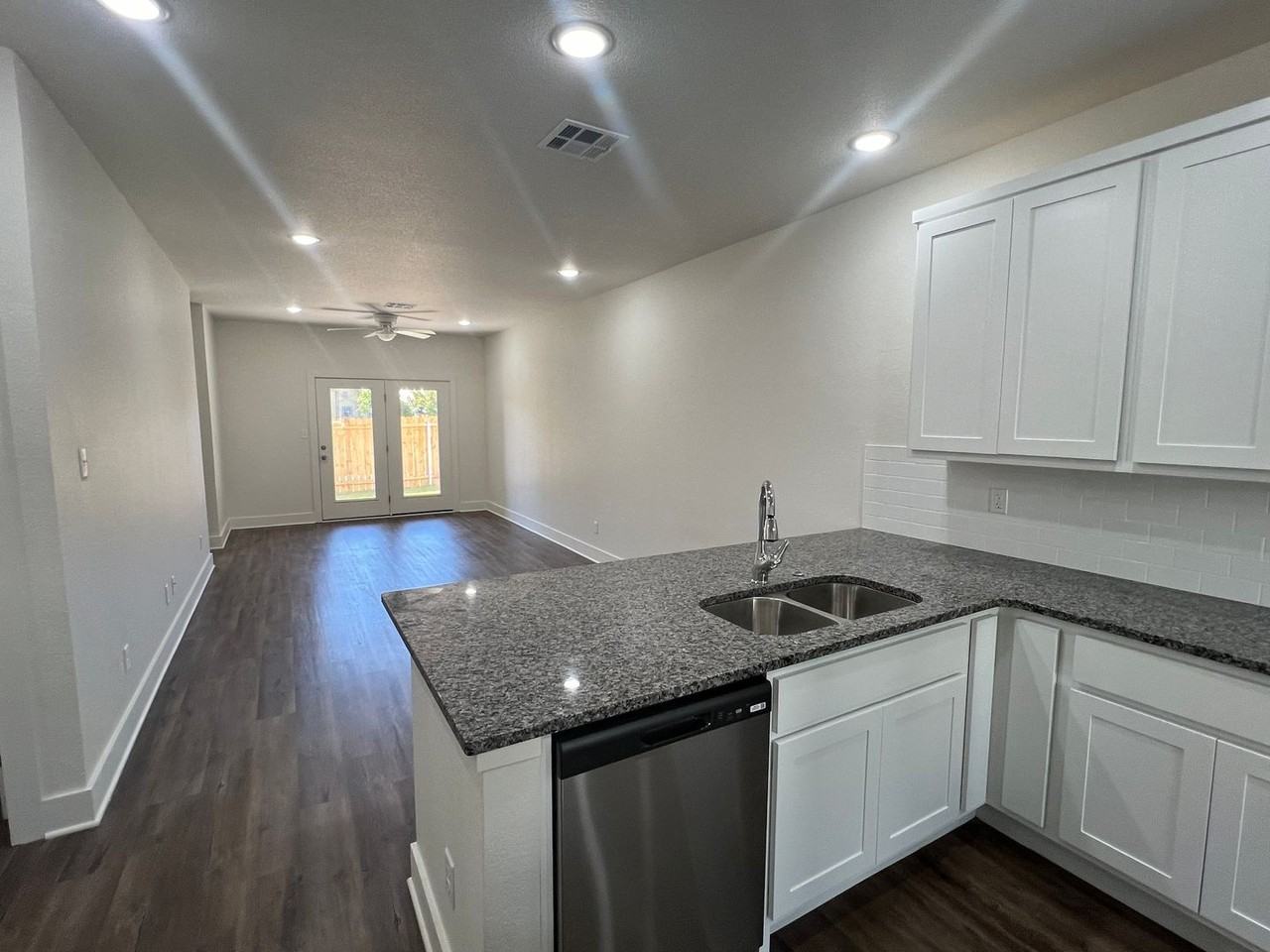 1826 Royal Loop - Photo 2 of 14