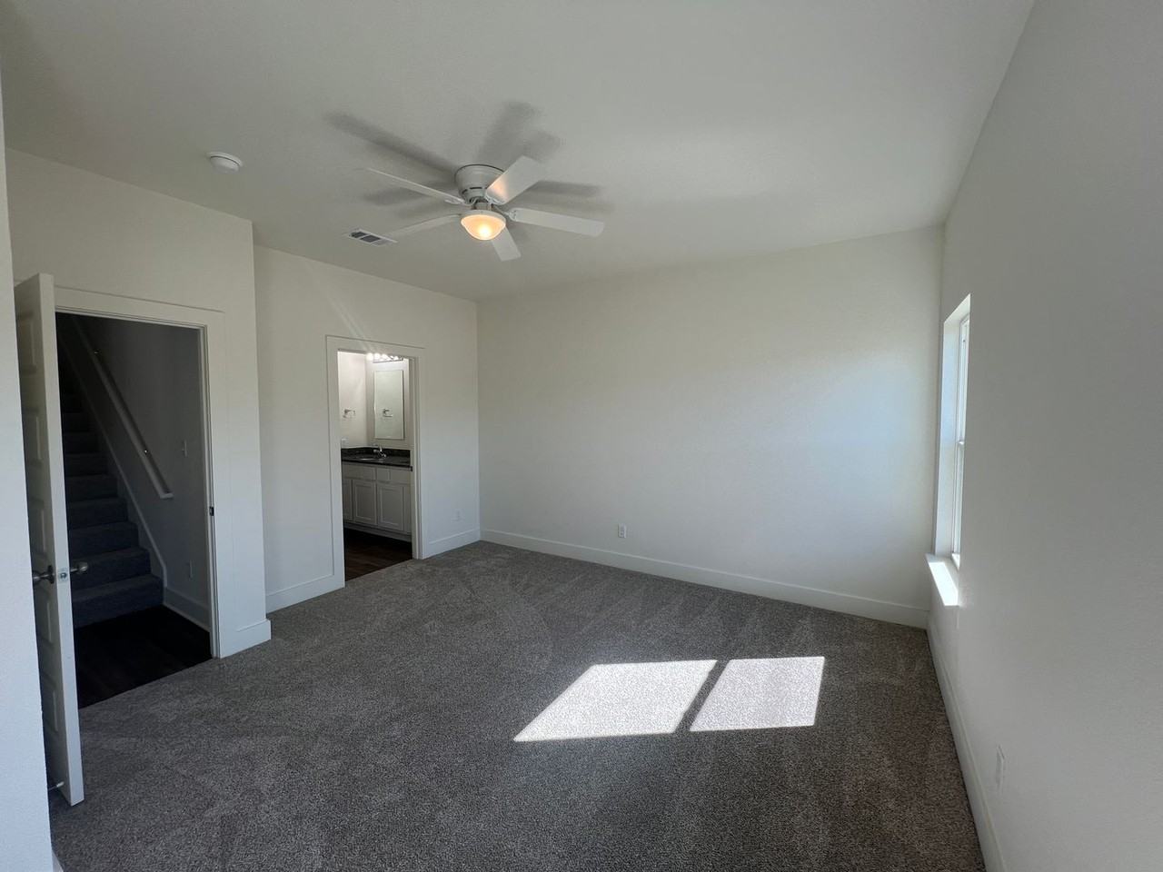 1826 Royal Loop - Photo 5 of 14