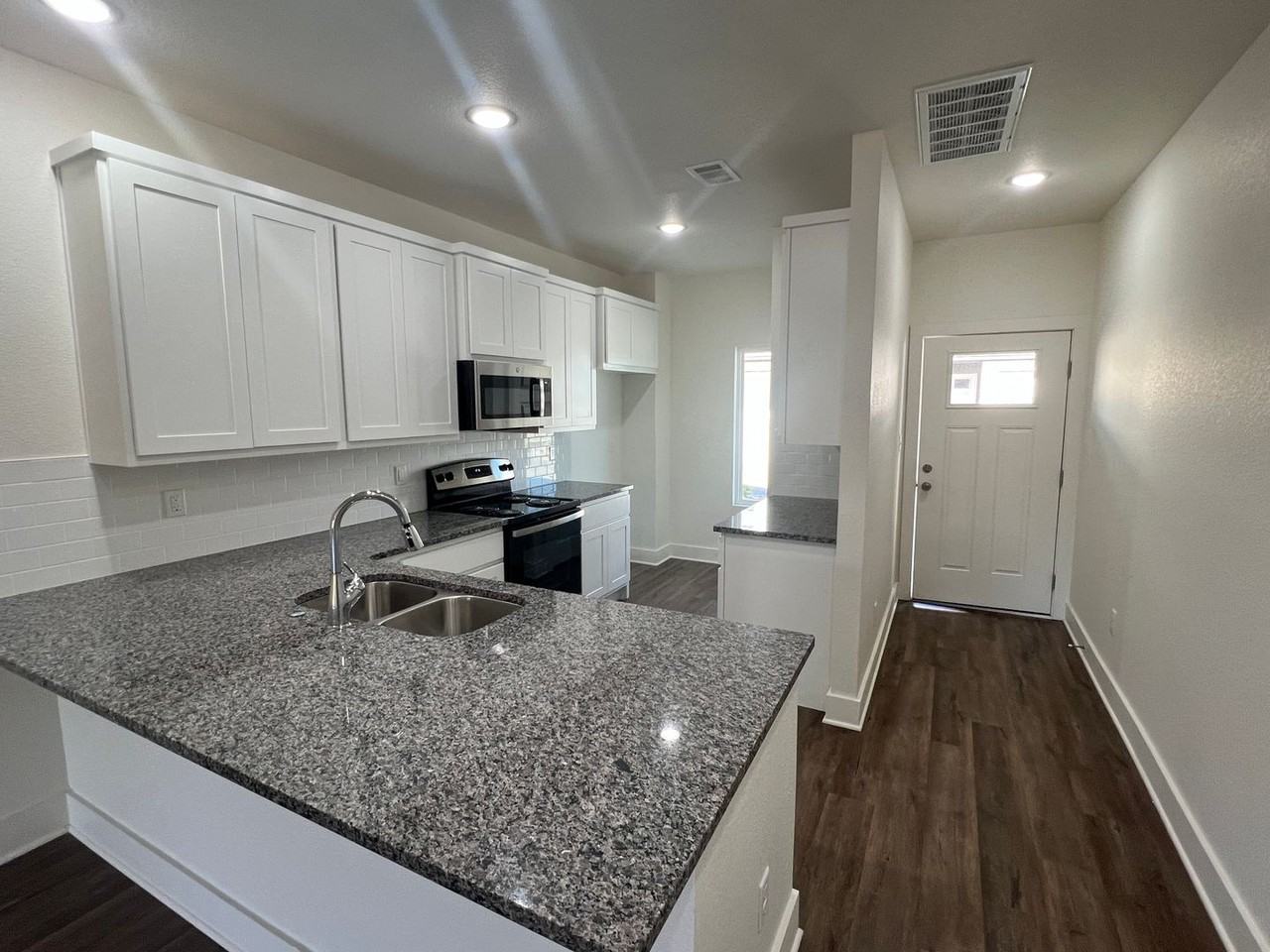 1830 Royal Loop - Photo 2 of 29