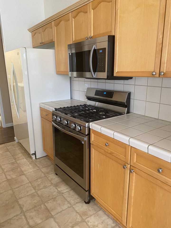 1871 San Ramon Dr - Photo 2 of 23