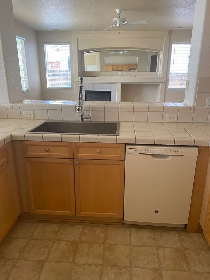 1871 San Ramon Dr - Photo 3 of 23