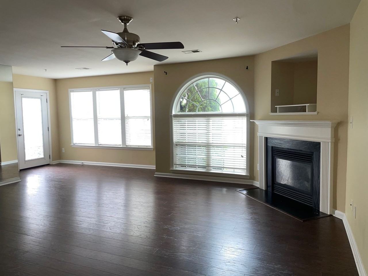 4702 Pennoak Ln Apt D - Photo 7 of 26