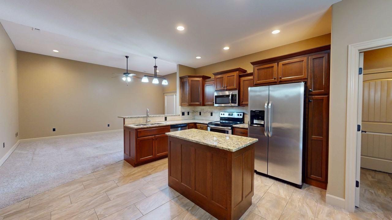 11669 Ridgeway Ct - Photo 5 of 15