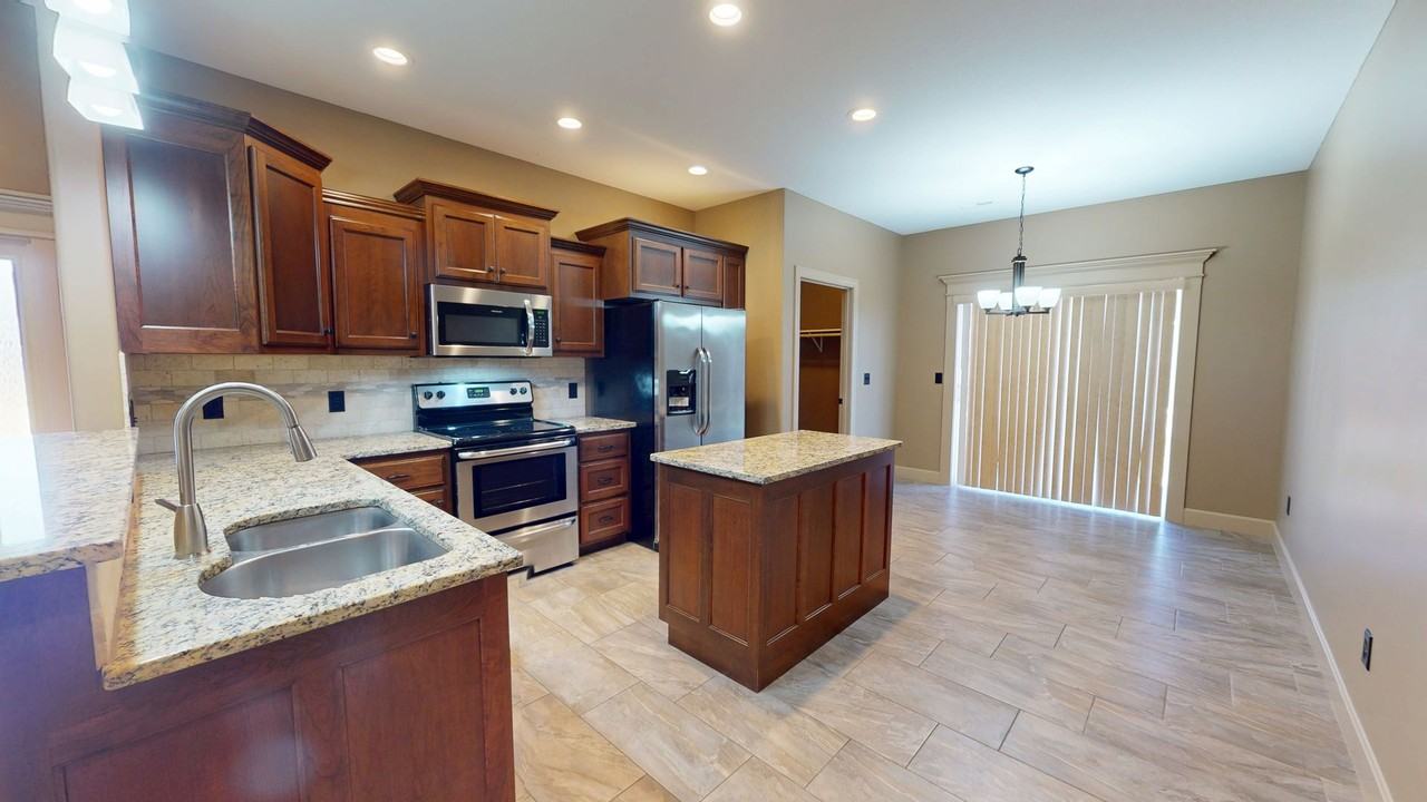 11669 Ridgeway Ct - Photo 6 of 15