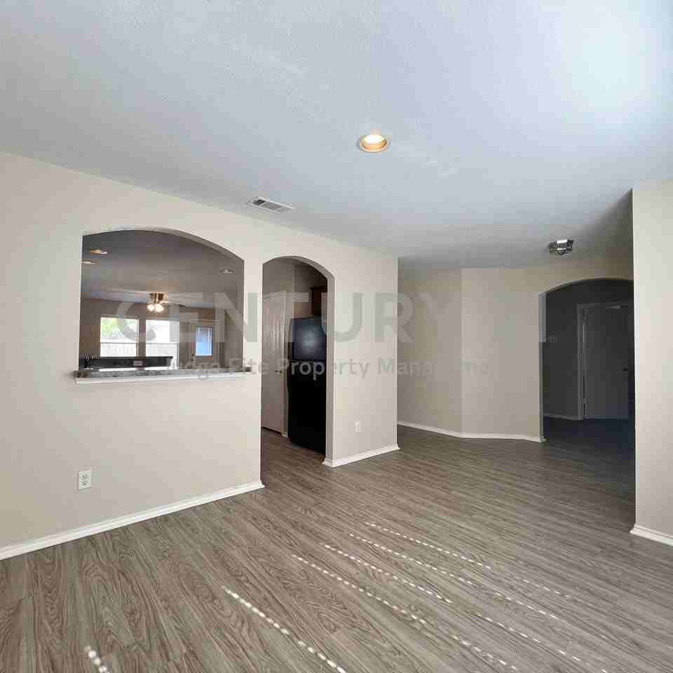 10465 Hideaway Trl - Photo 2 of 11