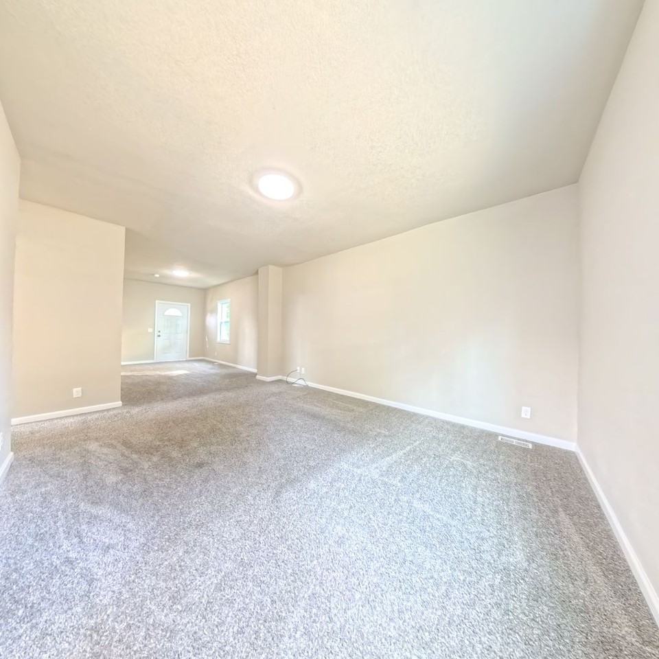 715 Kirkwood Ave - Photo 2 of 23