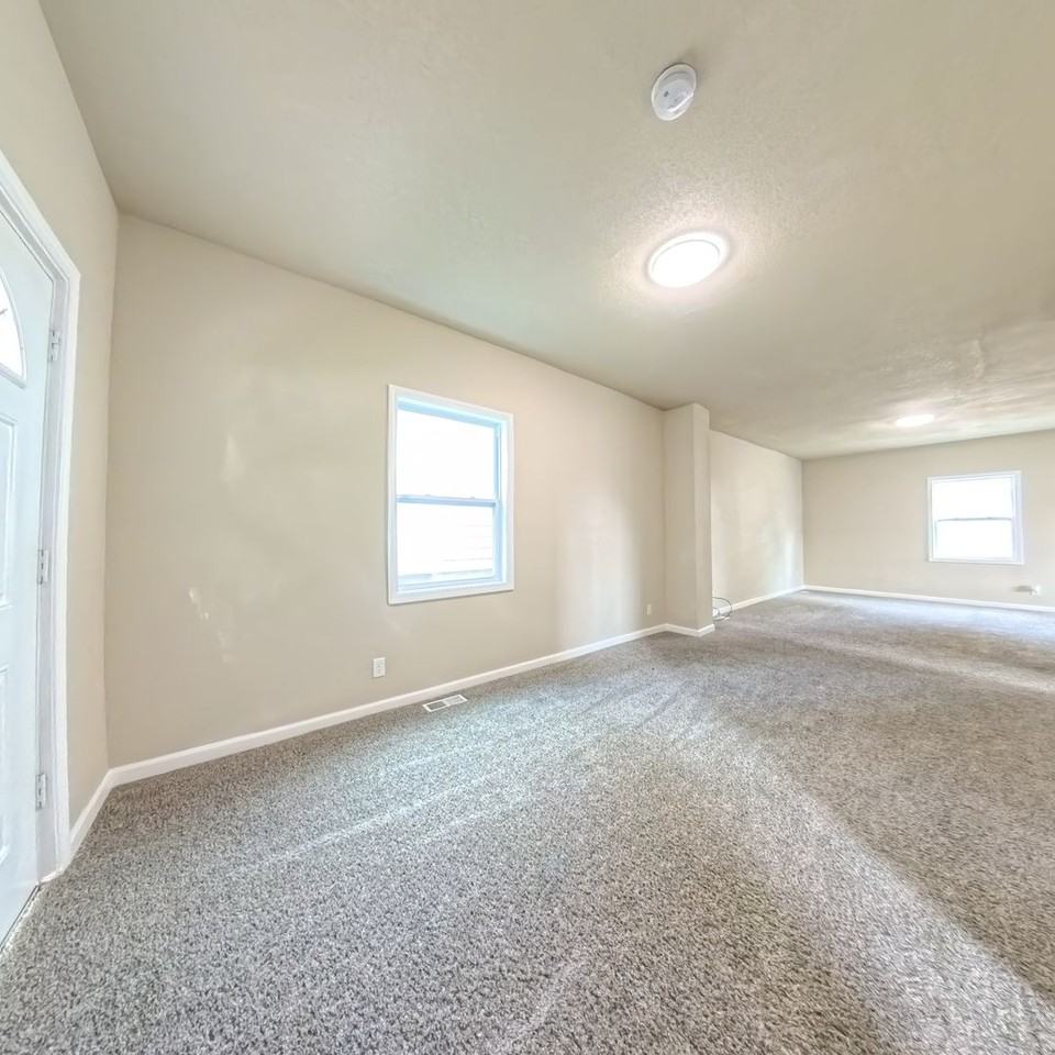715 Kirkwood Ave - Photo 3 of 23