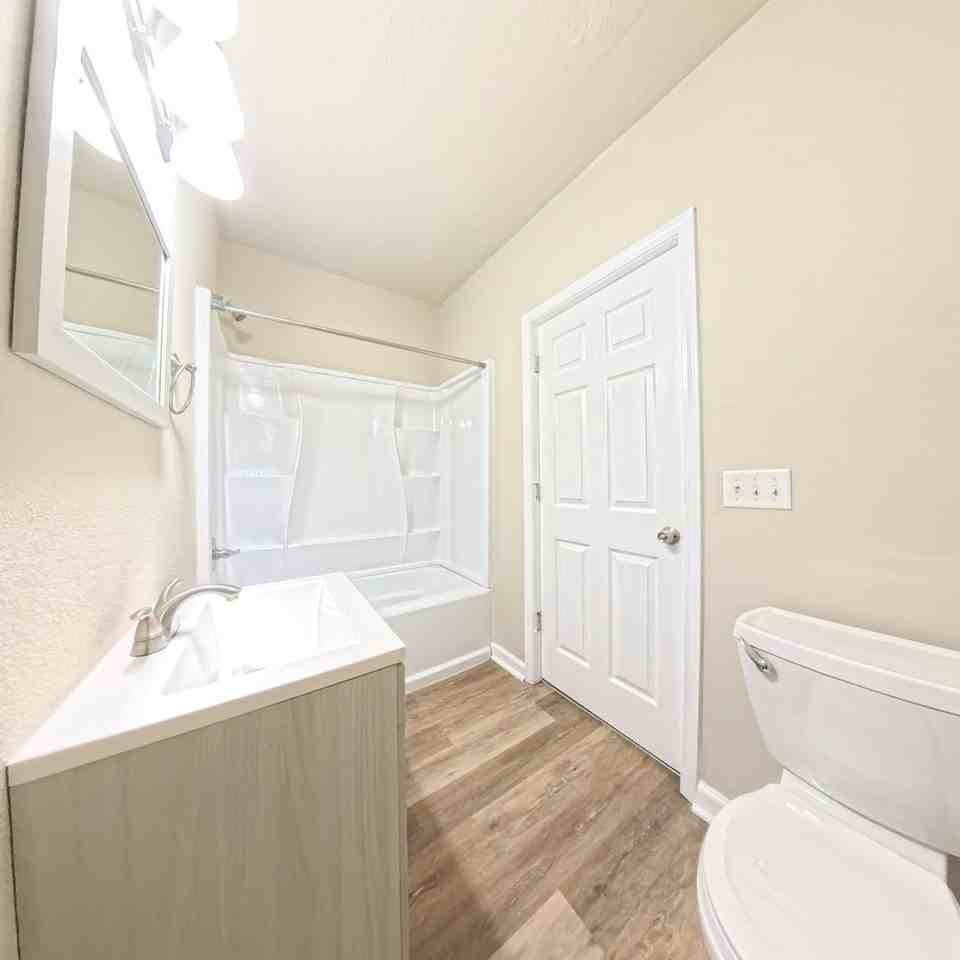 715 Kirkwood Ave - Photo 6 of 23