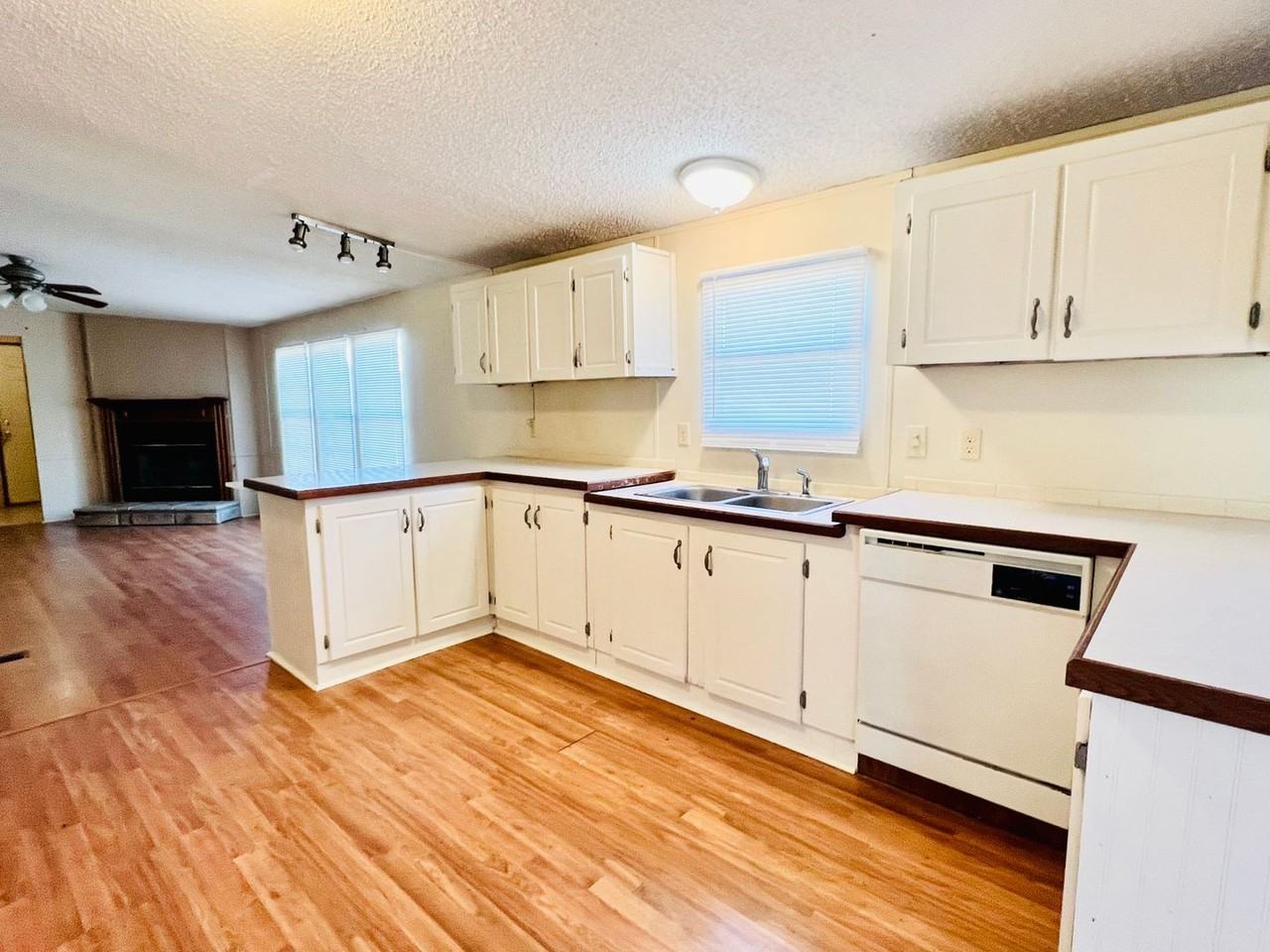 1200 Post Rd - Photo 5 of 21