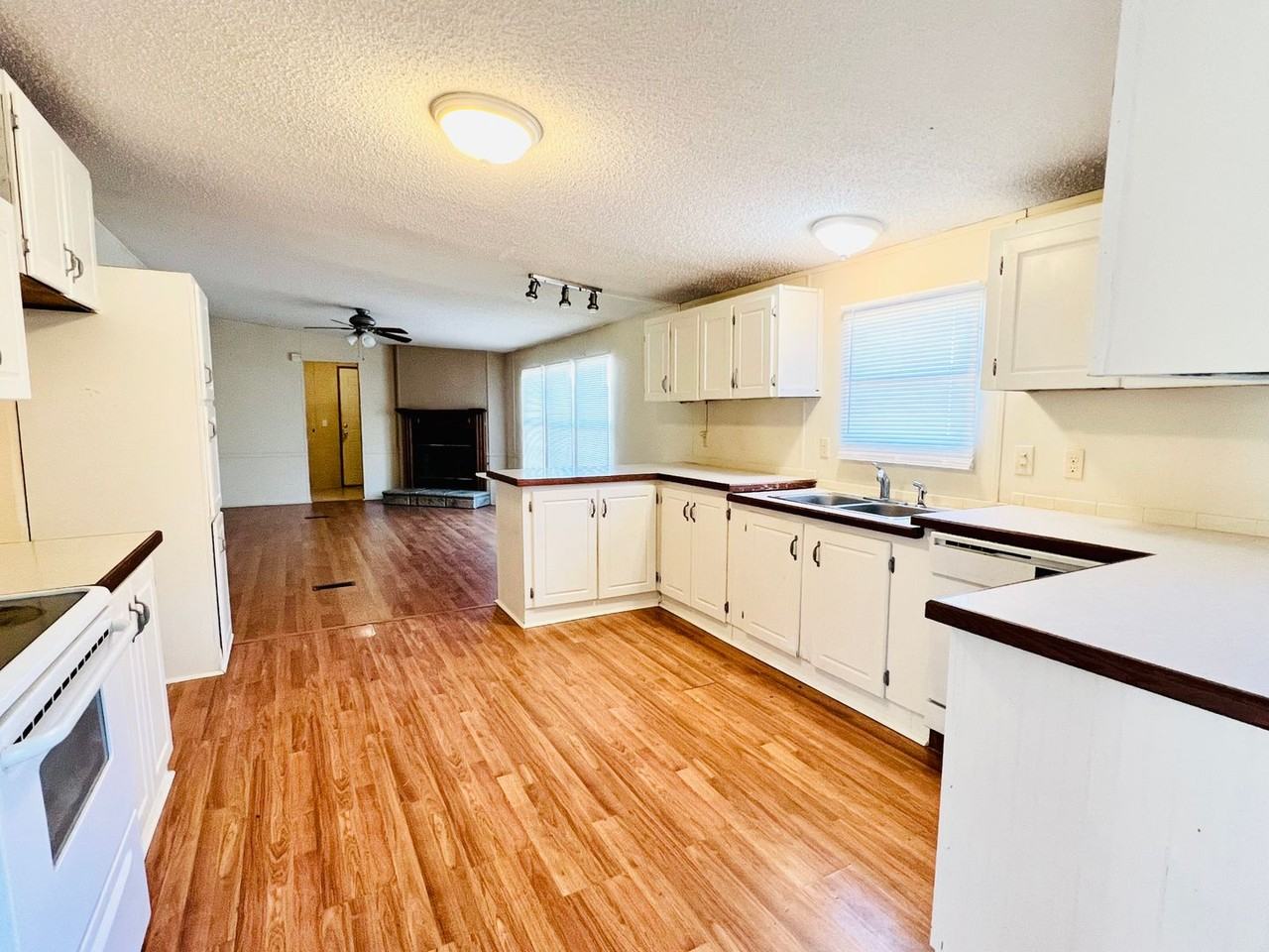 1200 Post Rd - Photo 6 of 21