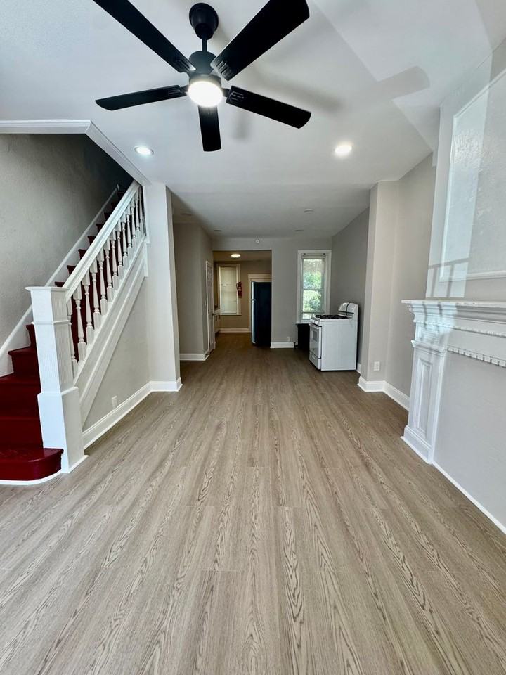 5517 Jane St - Photo 2 of 16