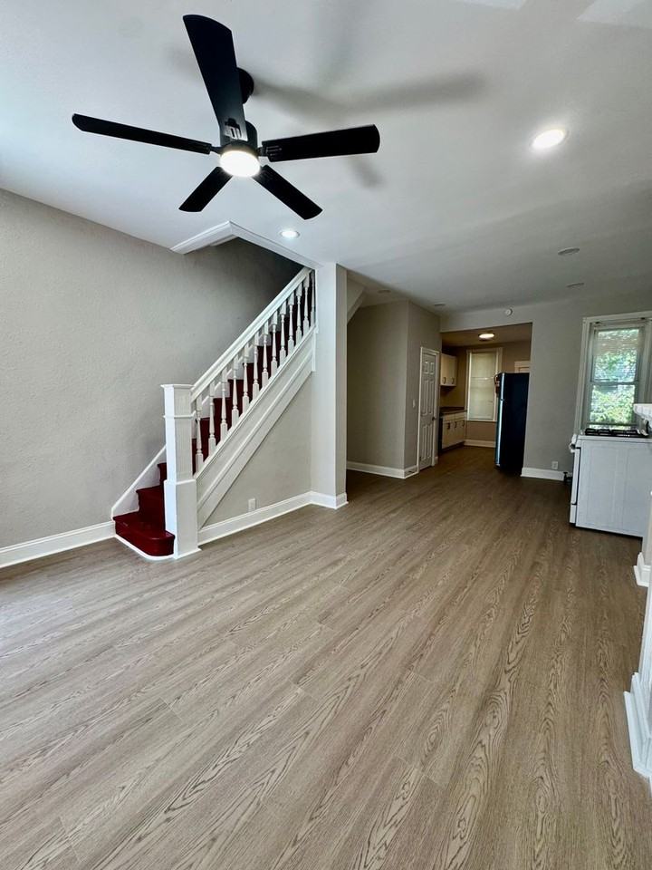 5517 Jane St - Photo 3 of 16
